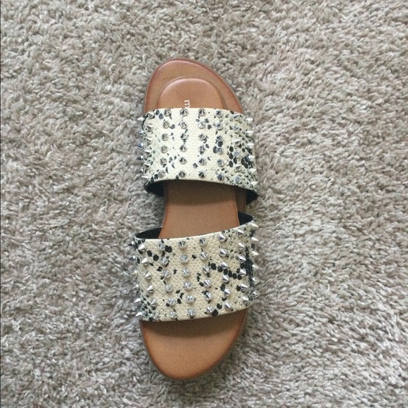 ๐ฅ๐ฅHOST PIC๐ฅ๐ฅMadden Girl Farrin Studded Sandals - Picture 9 of 11